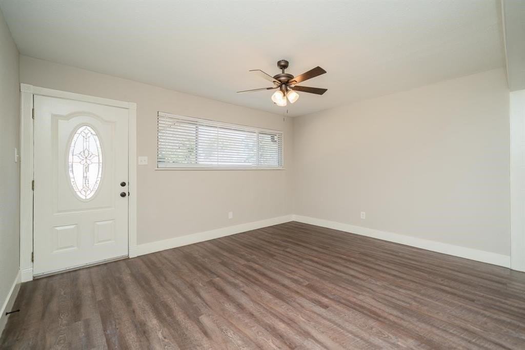 112 E Fairlane Dr - Photo 6 of 39