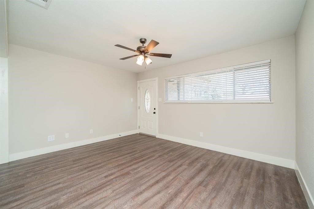 112 E Fairlane Dr - Photo 7 of 39