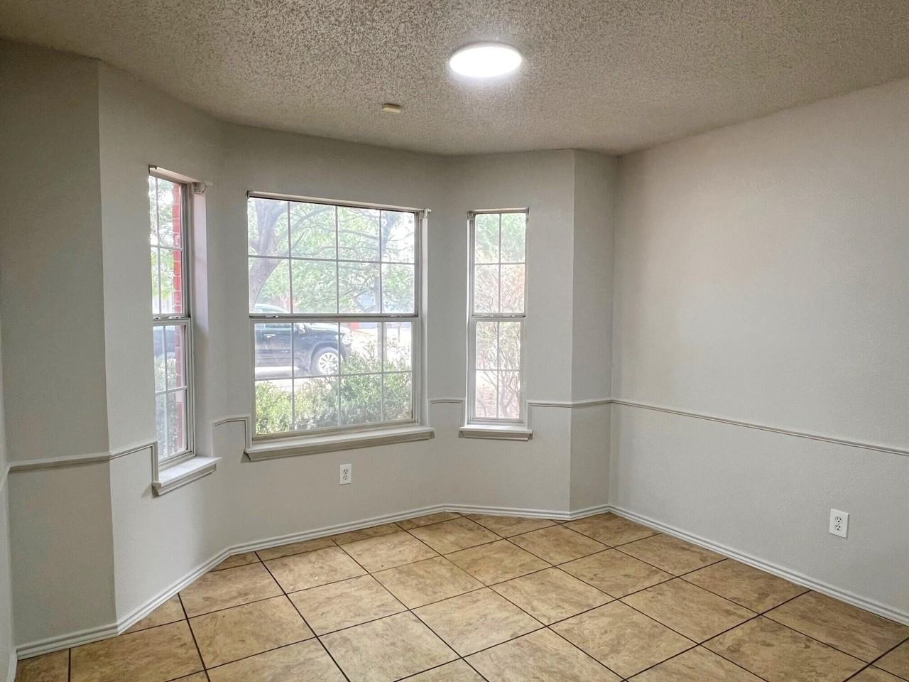 6111 14th St - Photo 4 of 10