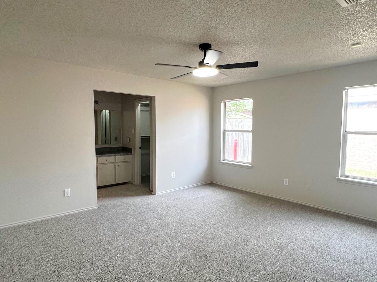6111 14th St - Photo 5 of 10