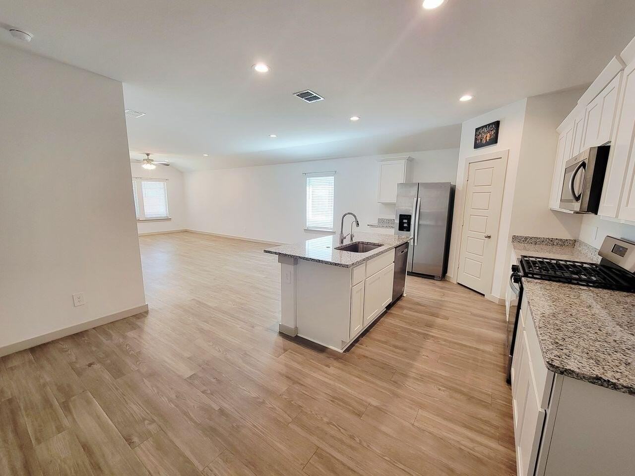 7324 9th St - Photo 2 of 21