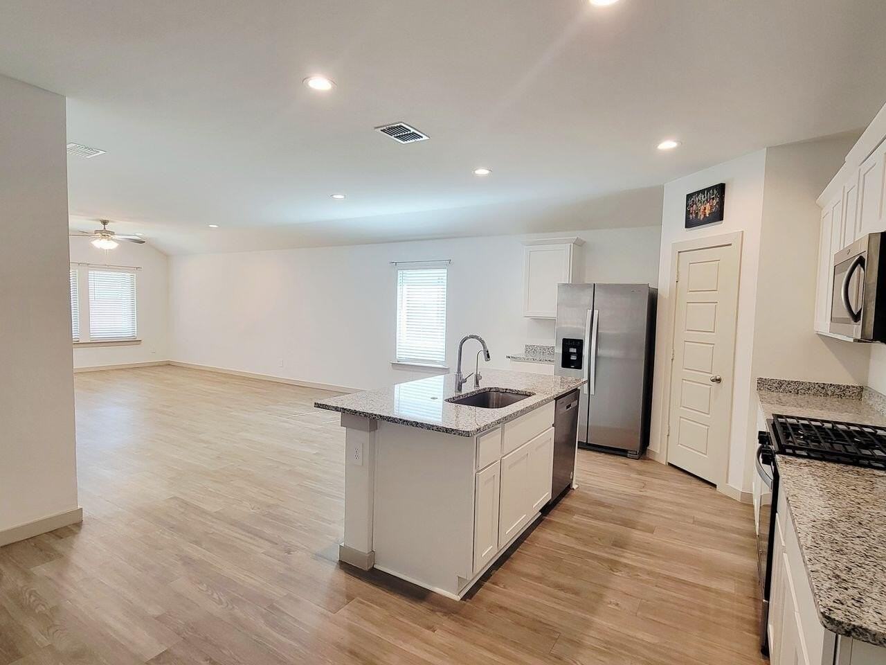 7324 9th St - Photo 3 of 21