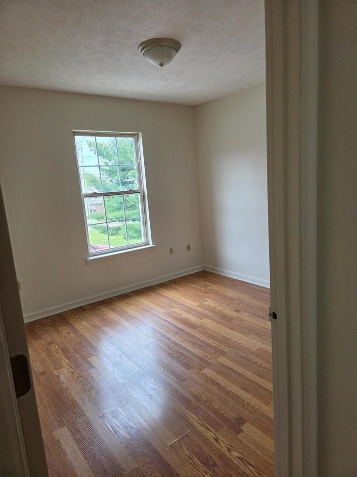 1000 Heathcliff Dr #1 - Photo 4 of 12