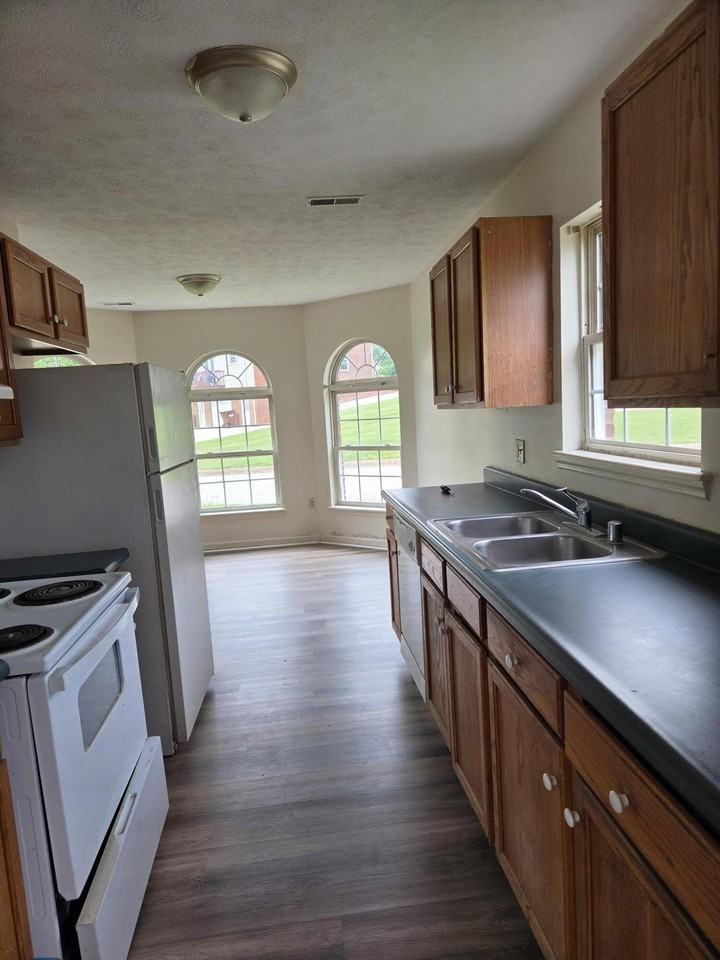 1000 Heathcliff Dr #1 - Photo 7 of 12