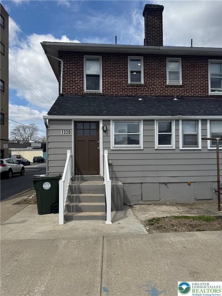 1320 Chelsea Ave - Photo 3 of 12