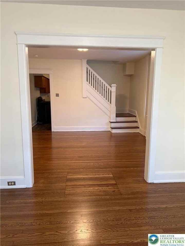1320 Chelsea Ave - Photo 6 of 12