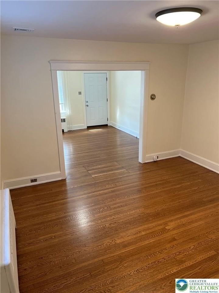 1320 Chelsea Ave - Photo 7 of 12
