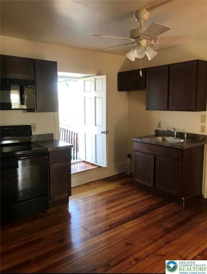 139 N 10th St #3 - Photo 2 of 13
