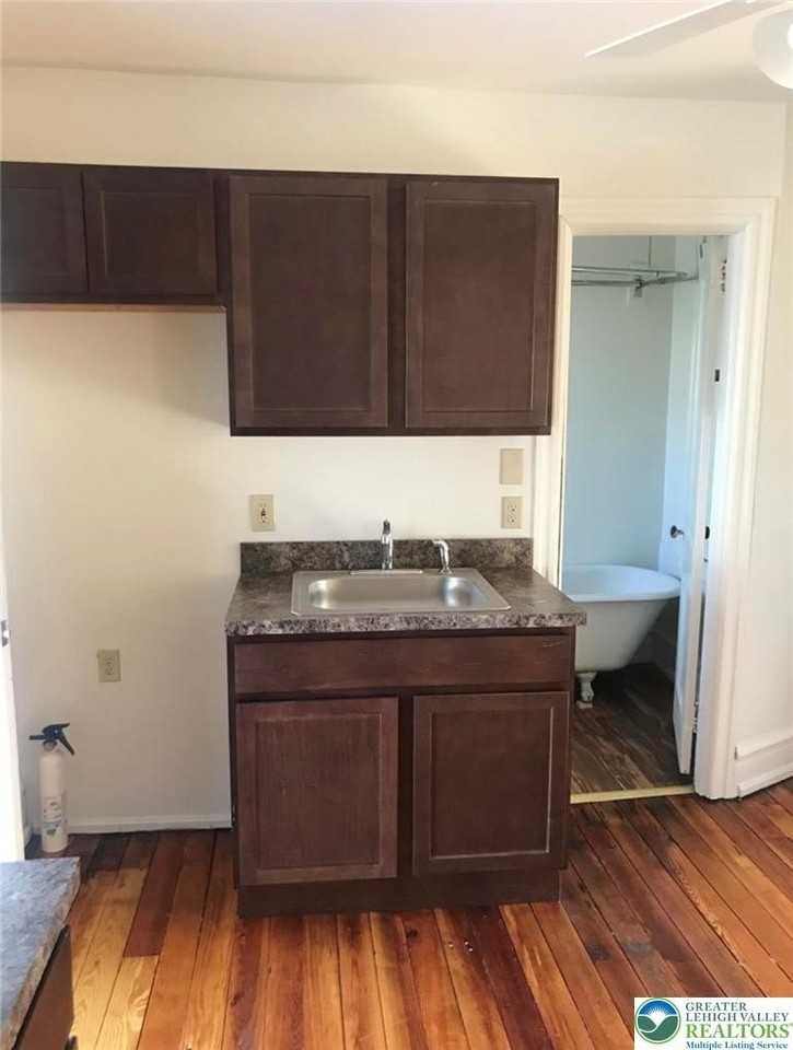 139 N 10th St #3 - Photo 4 of 13