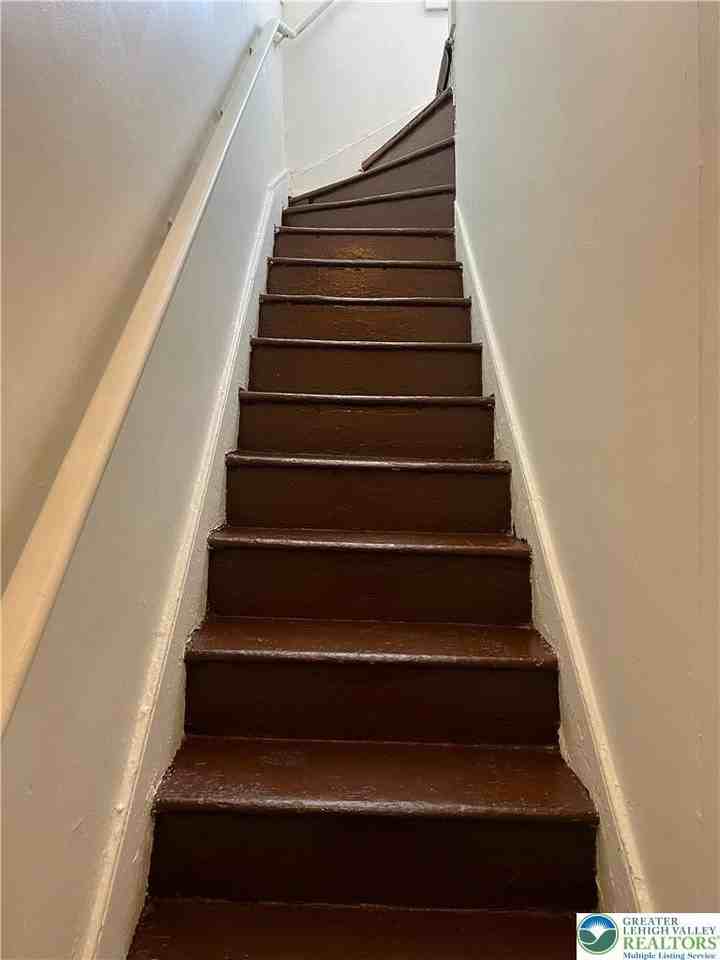 136 Bushkill St #4 - Photo 3 of 17