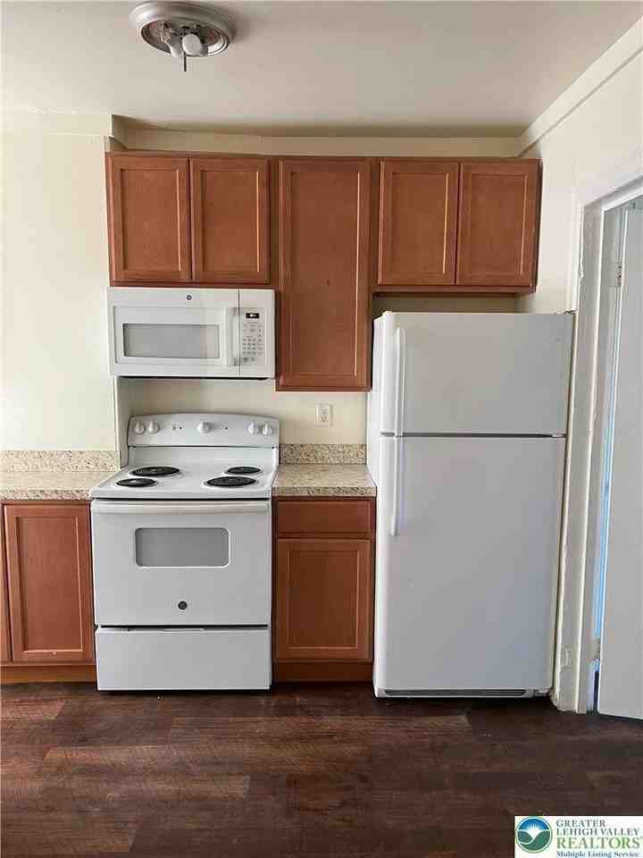 136 Bushkill St #4 - Photo 6 of 17