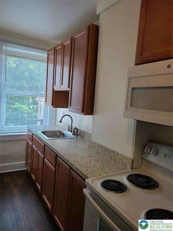 136 Bushkill St #4 - Photo 7 of 17
