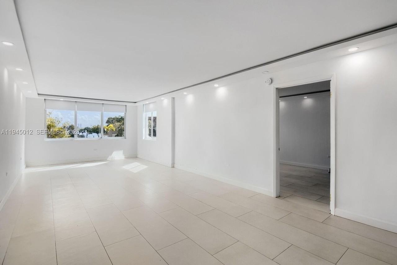 441 Ne 195th St #205 - Photo 4 of 14