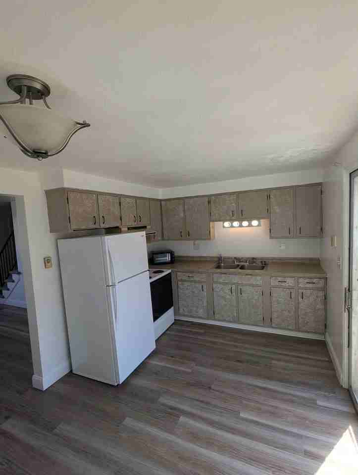 305 Walden Ave - Photo 4 of 12
