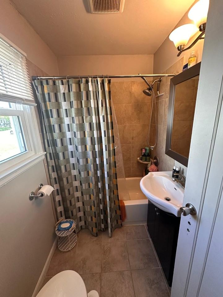 707 11th Ave Ne #1 - Photo 2 of 17