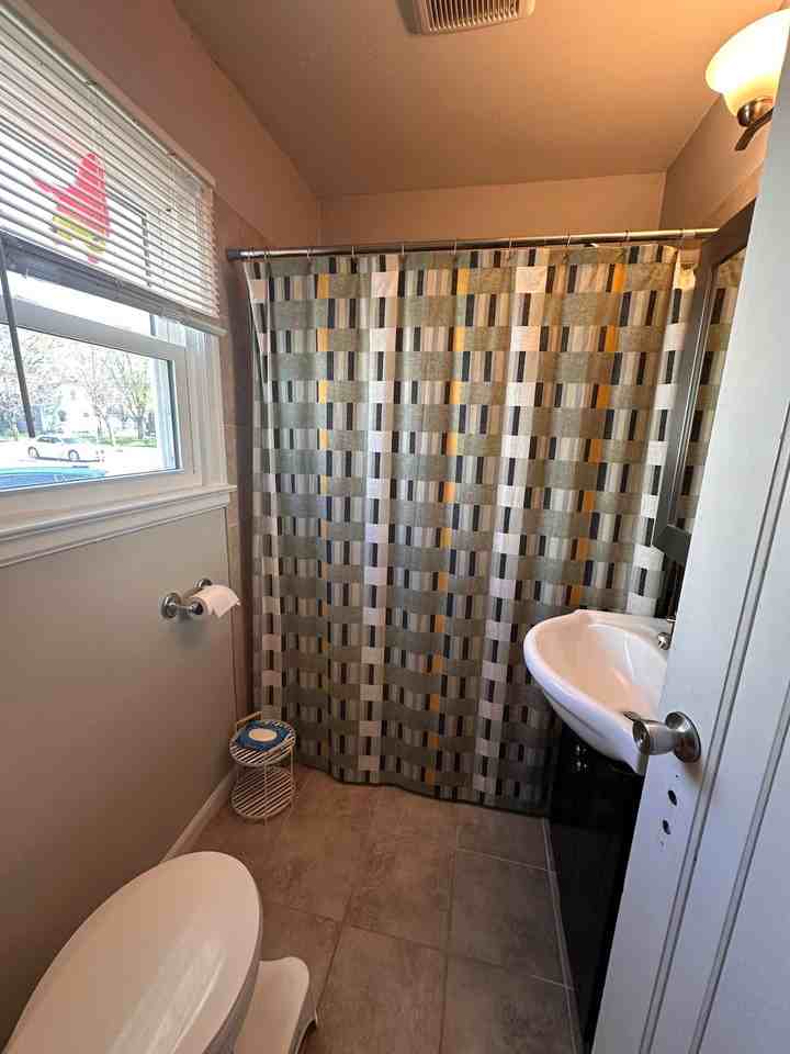 707 11th Ave Ne #1 - Photo 3 of 17