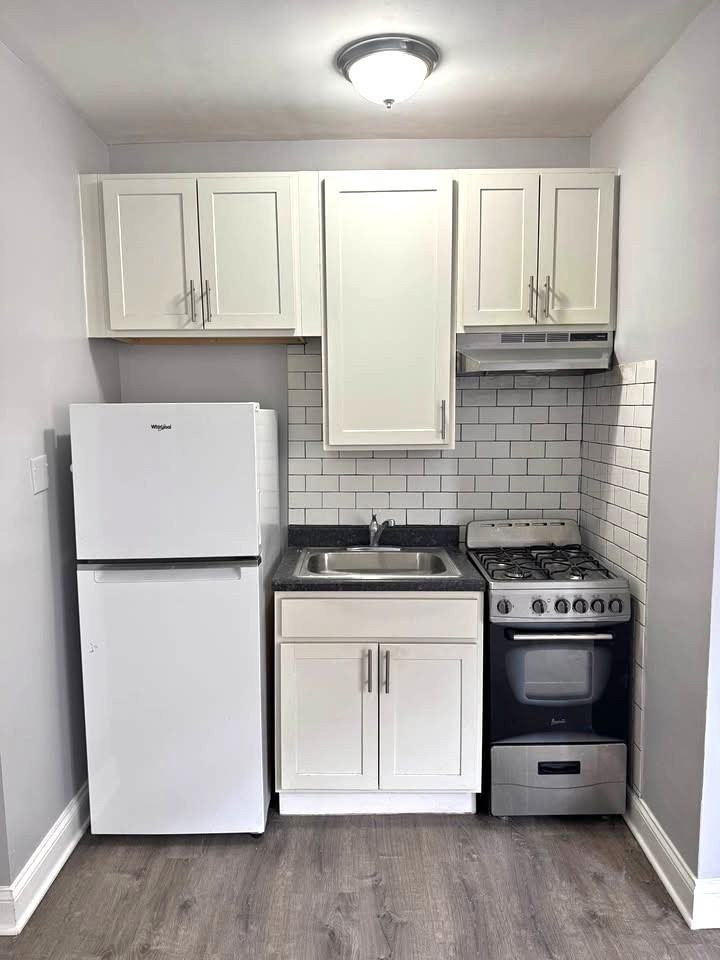 4756 N Maplewood Ave #108 - Photo 3 of 7