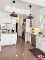 1220 Roxbury Dr #204 - Photo 5 of 8