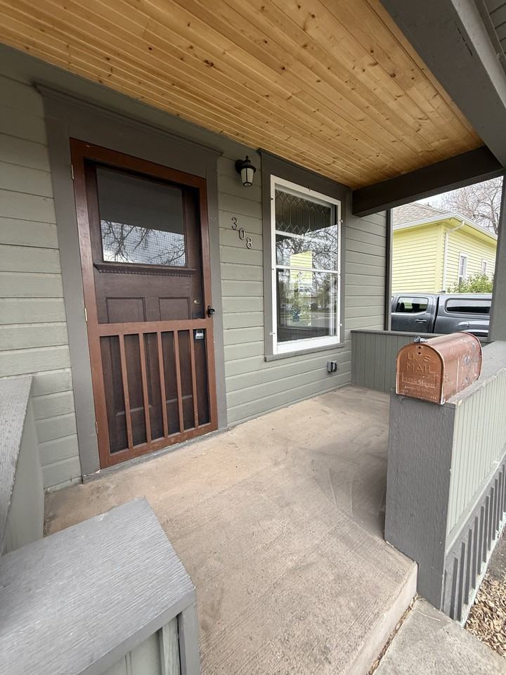308 E Callender St #1 - Photo 3 of 17