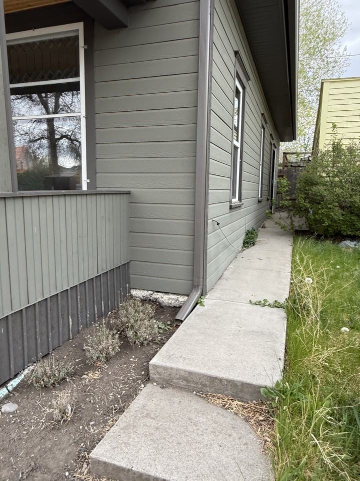 308 E Callender St #1 - Photo 4 of 17