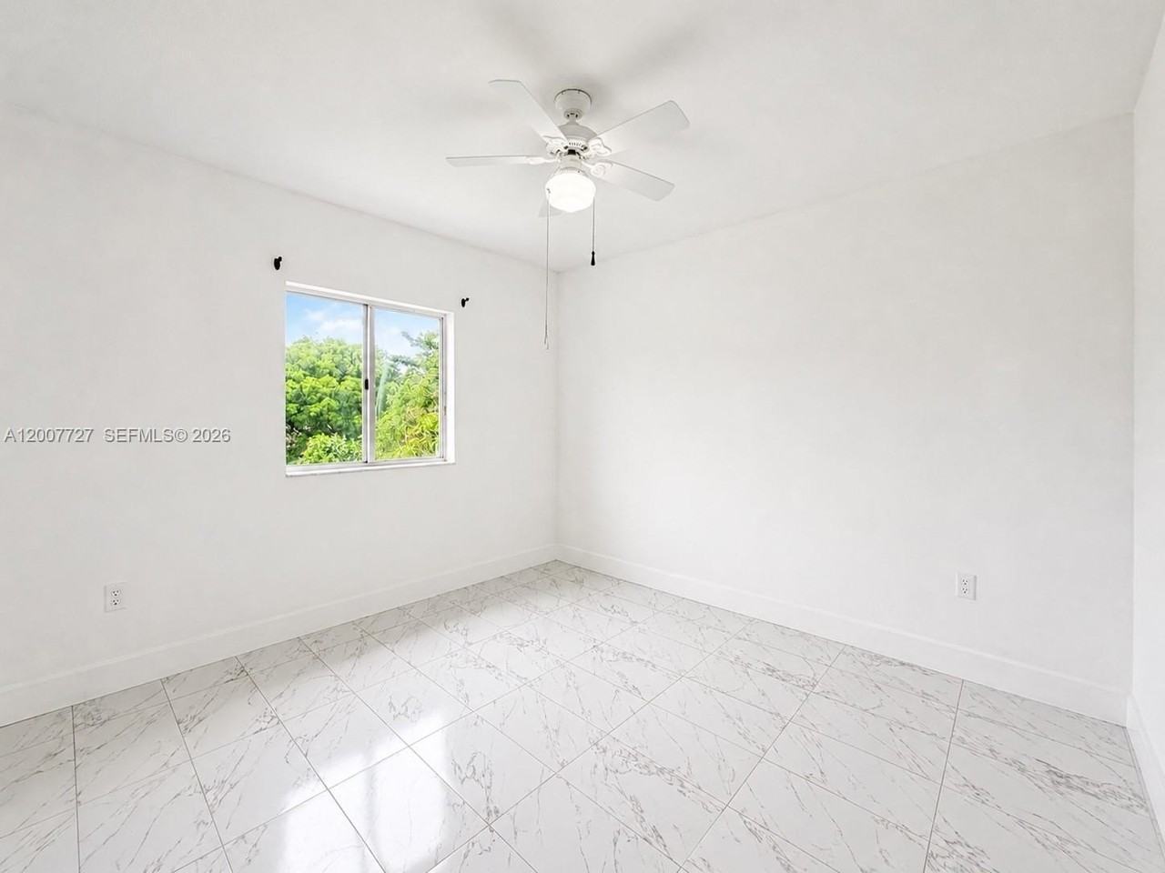 841 Sw 6th St - Photo 5 of 10