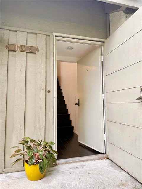 11738 Moorpark St #A - Photo 4 of 7