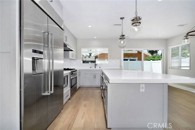 22446 Berdon St - Photo 3 of 8