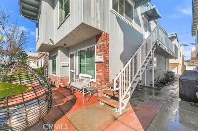 451 30th St - Photo 2 of 8