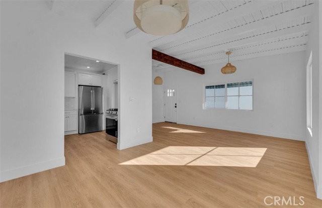 451 30th St - Photo 5 of 8