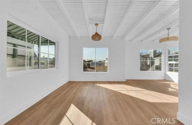 451 30th St - Photo 6 of 8