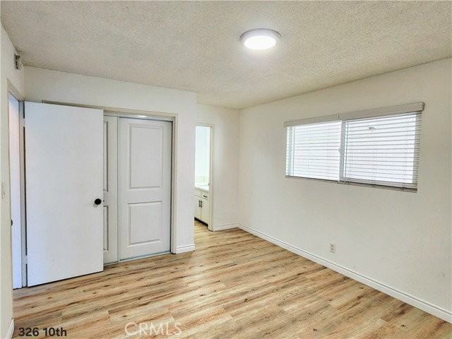326 10th Pl - Photo 6 of 8