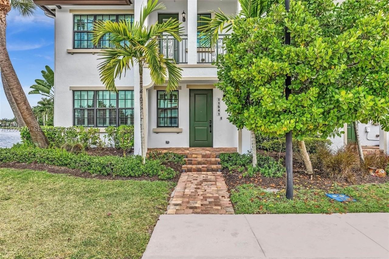 11541 Sw 15th St - Photo 4 of 50