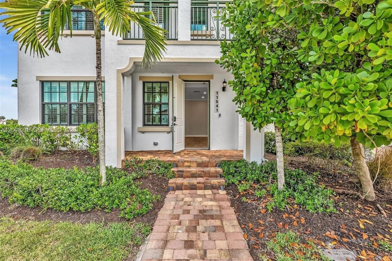 11541 Sw 15th St - Photo 5 of 50