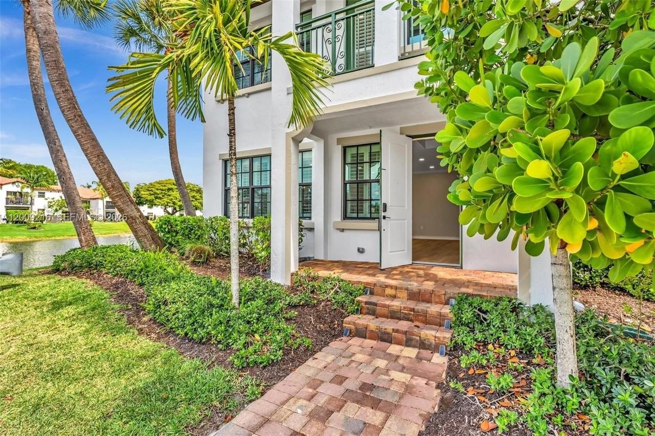 11541 Sw 15th St - Photo 6 of 50