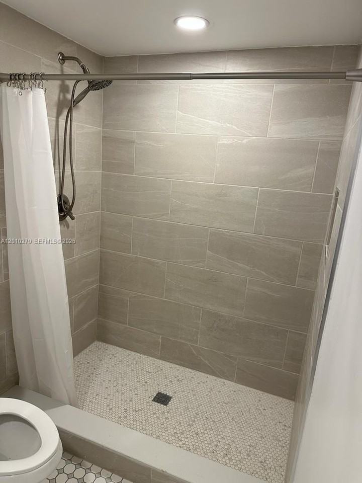 3113 Sw 14th St #A - Photo 6 of 12