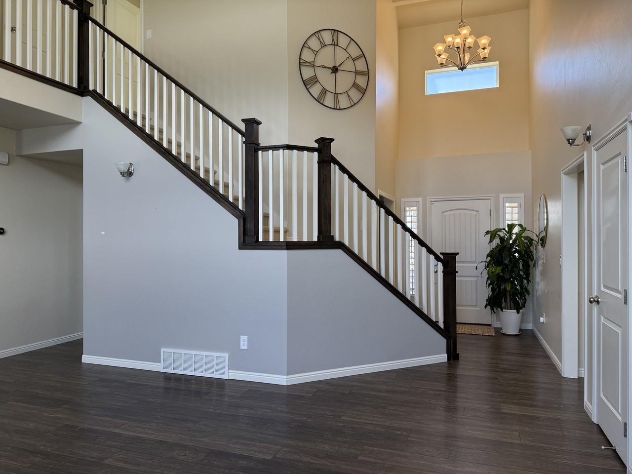 744 W Ridgeline Dr #1 - Photo 4 of 17