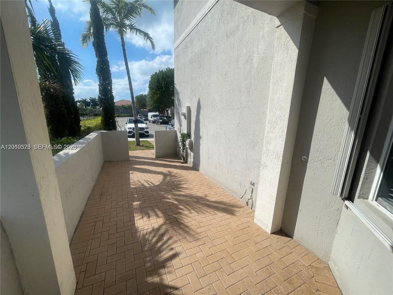 7931 Nw 114th Ct - Photo 4 of 33