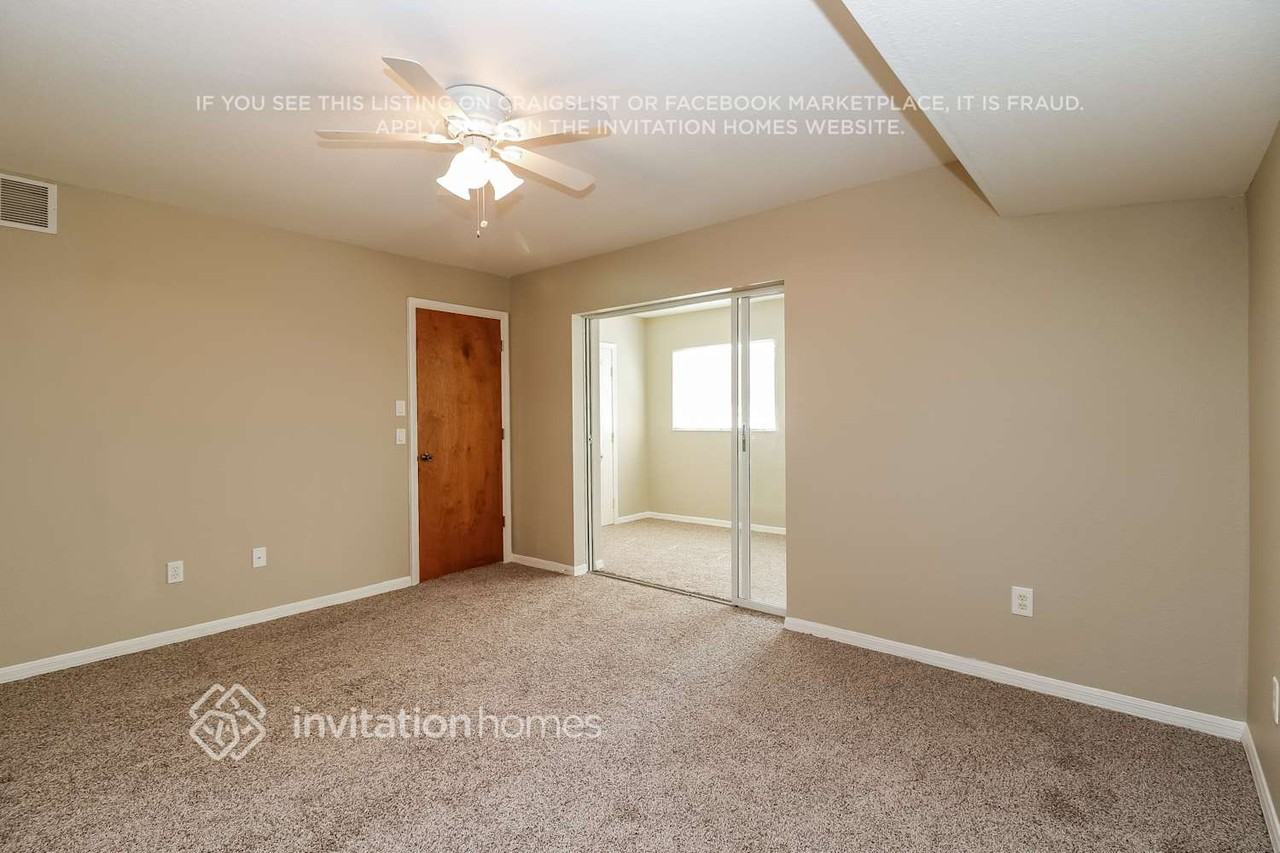 469 Dorchester St - Photo 3 of 12
