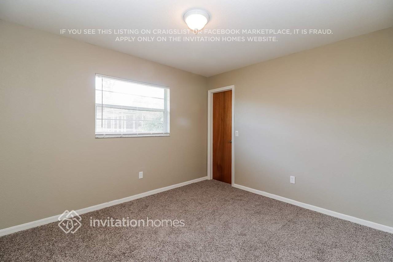 469 Dorchester St - Photo 4 of 12
