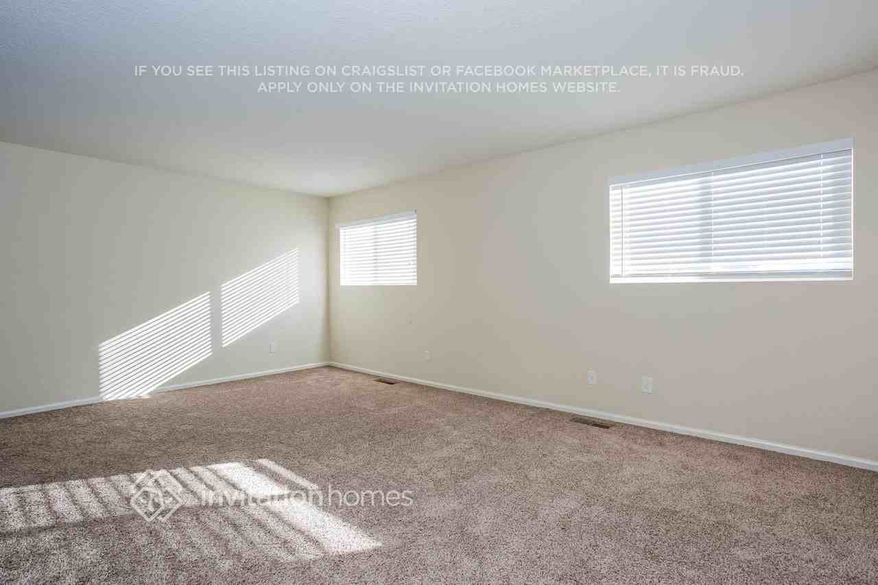 729 Canyon Ln - Photo 3 of 10