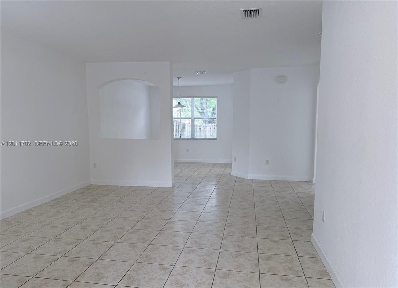 8720 Nw 111th Ct - Photo 3 of 21