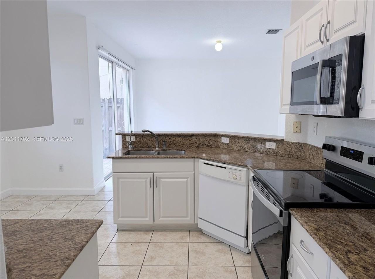 8720 Nw 111th Ct - Photo 7 of 21