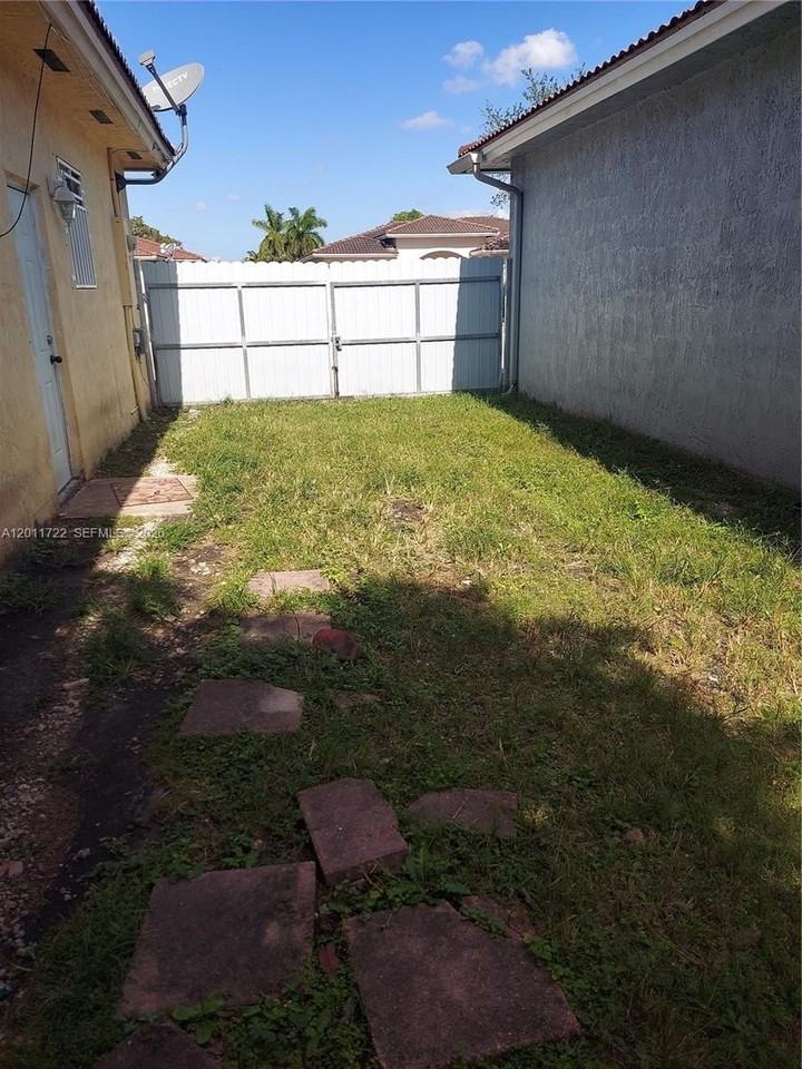 12426 Sw 214th Ter #12426 - Photo 4 of 5