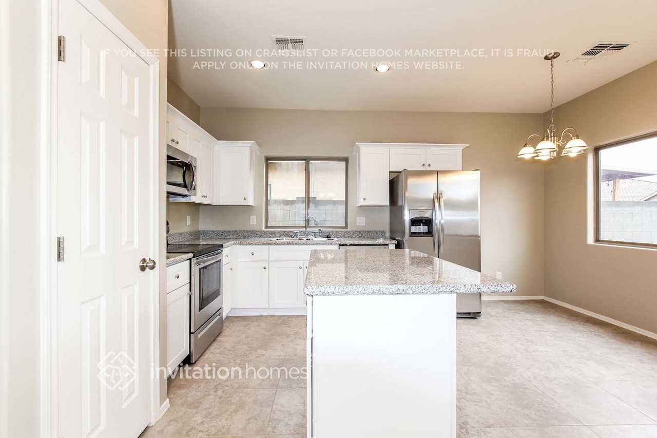 1608 S 79th Ln - Photo 5 of 19