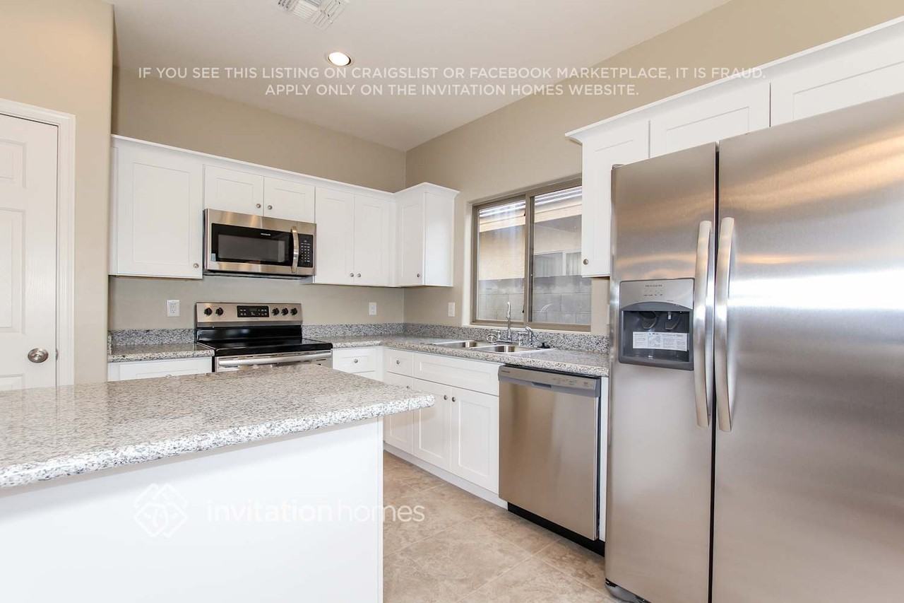 1608 S 79th Ln - Photo 6 of 19