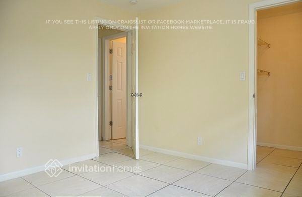 1380 Sw 26th Ter - Photo 4 of 14