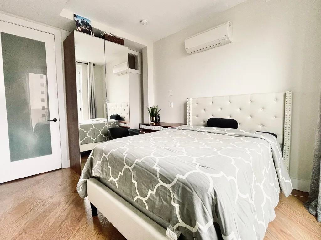 Private Bedroom in 4 Bedroom/2 Bathroom Home - Photo 2 of 10