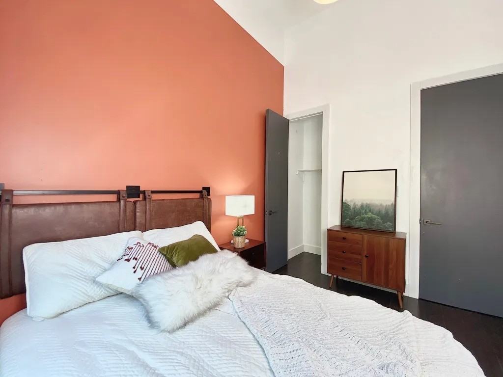 Private Bedroom in 4 Bedroom/2 Bathroom Home - Photo 2 of 10