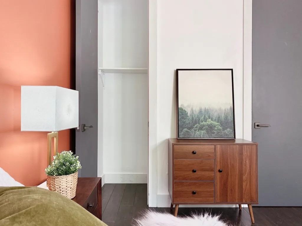 Private Bedroom in 4 Bedroom/2 Bathroom Home - Photo 4 of 10