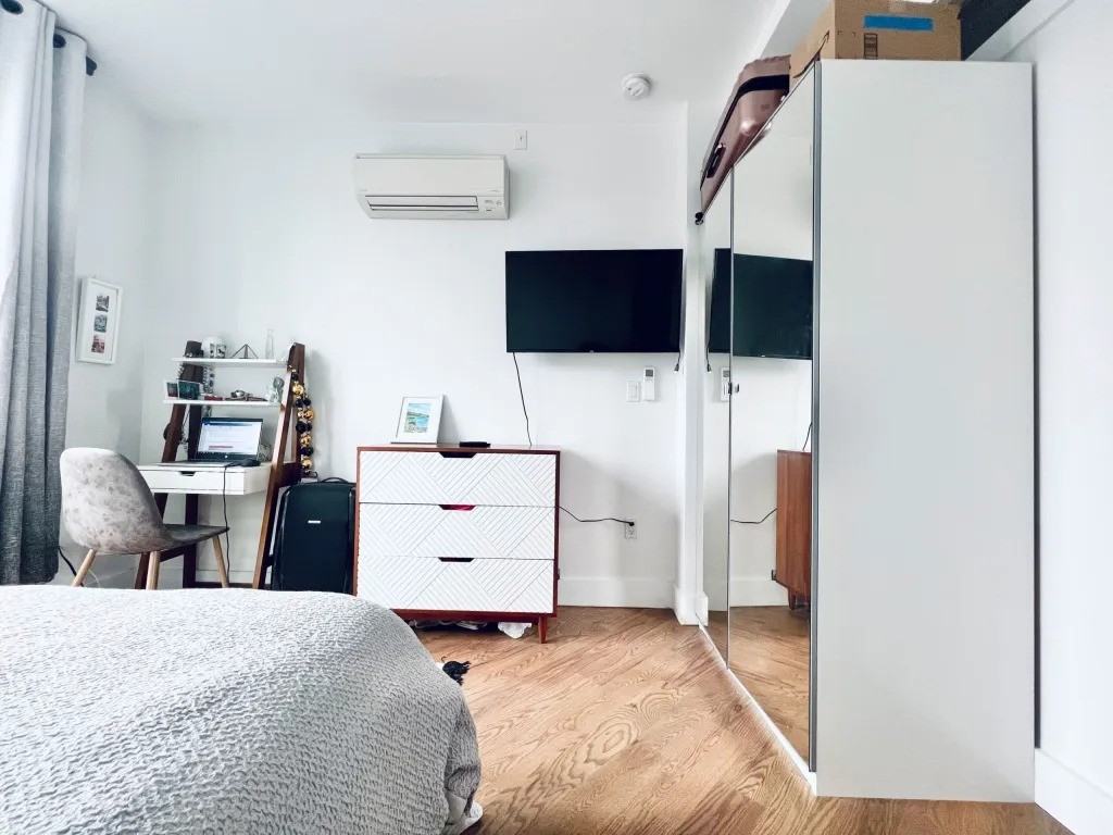 Private Bedroom in 4 Bedroom/2 Bathroom Home - Photo 3 of 9